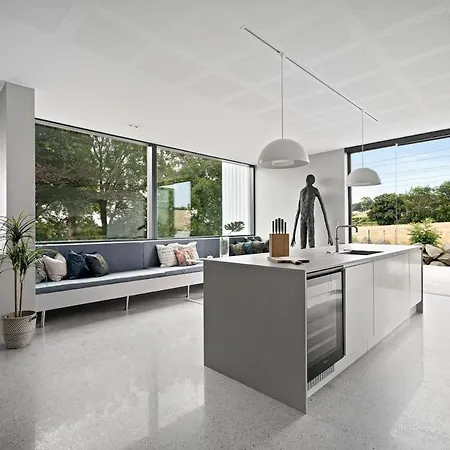 Villa Ons 2026 Luxury Designer With Private Pond, 4 Bedrooms, 3 Bathrooms *