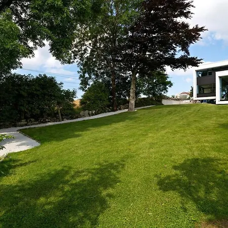 Ons 2026 Luxury Designer With Private Pond, 4 Bedrooms, 3 Bathrooms Willa