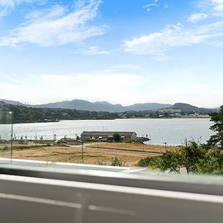 Villa Ons 2026 Luxury Designer With Private Pond, 4 Bedrooms, 3 Bathrooms Stavanger